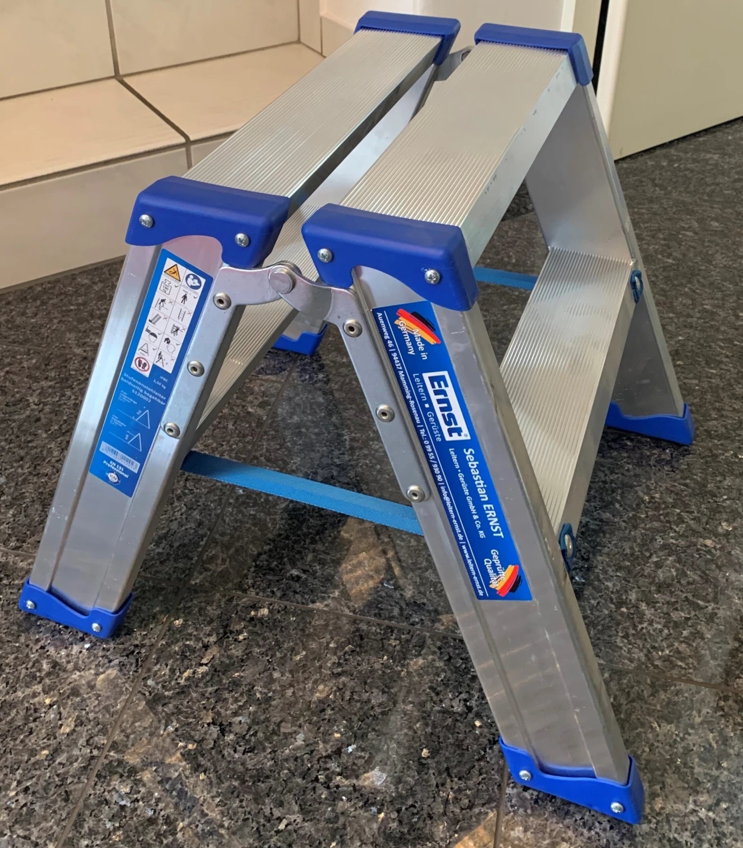 Ernst Stufenstehleiter Beidseitig Begehbar, 2x2 Sprossen/Stufen 4 Ernst Stufenstehleiter Beidseitig Begehbar, 2x2 Sprossen/Stufen – Bild 4