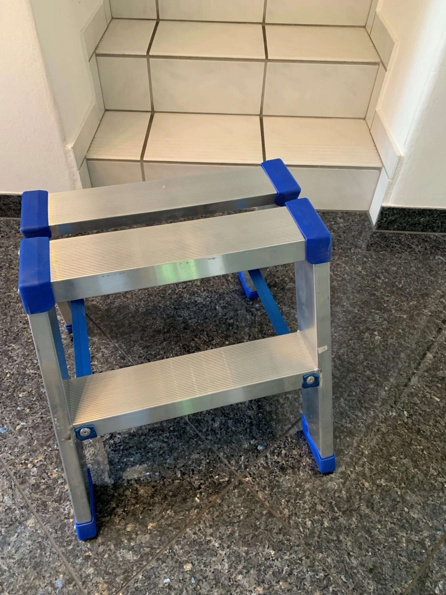 Ernst Stufenstehleiter Beidseitig Begehbar, 2x2 Sprossen/Stufen 3 Ernst Stufenstehleiter Beidseitig Begehbar, 2x2 Sprossen/Stufen – Bild 3