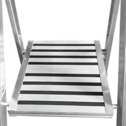 Nr. 32677 Premium-Line Alu-Stufenstehleiter Mit Großer Standplattform 4 Stufen -Leiterwerkzeug Geschäft 3267704.x