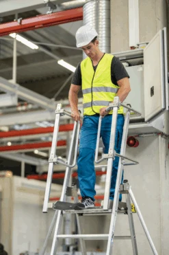 Plattformleiter FlexxStep 4 Sprossen 17 Plattformleiter FlexxStep 4 Sprossen -Leiterwerkzeug Geschäft 52526 52520 02