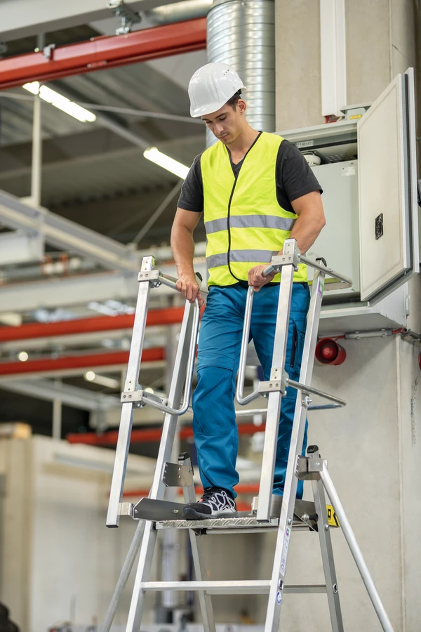 Plattformleiter FlexxStep 4 Sprossen 8 Plattformleiter FlexxStep 4 Sprossen – Bild 8