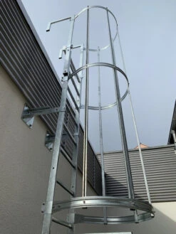 Einzügige Steigleiter Mit Rückenschutz, Stahl Verzinkt, Steighöhe 4,76 M -Leiterwerkzeug Geschäft img 0006 2578d96