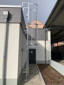 Einzügige Steigleiter Mit Rückenschutz, Stahl Verzinkt, Steighöhe 4,76 M -Leiterwerkzeug Geschäft img 0013 25