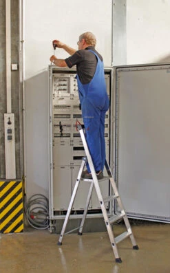 Monto Stufen-Stehleiter Solido 4 Stufen -Leiterwerkzeug Geschäft monto stufen stehleiter solidoe19eb