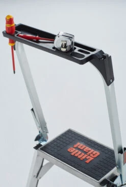 Safety Step - Robuste Aluminium Klapptreppe 2 Stufen 16 Safety Step - Robuste Aluminium Klapptreppe 2 Stufen -Leiterwerkzeug Geschäft safety step werkzeugmulde15000