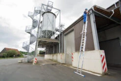 Stabilo VielzweckLeiter 3x8 Sprossen 18 Stabilo VielzweckLeiter 3x8 Sprossen -Leiterwerkzeug Geschäft stabilo vielzweckleiter gratis leitern wandhalter set47733